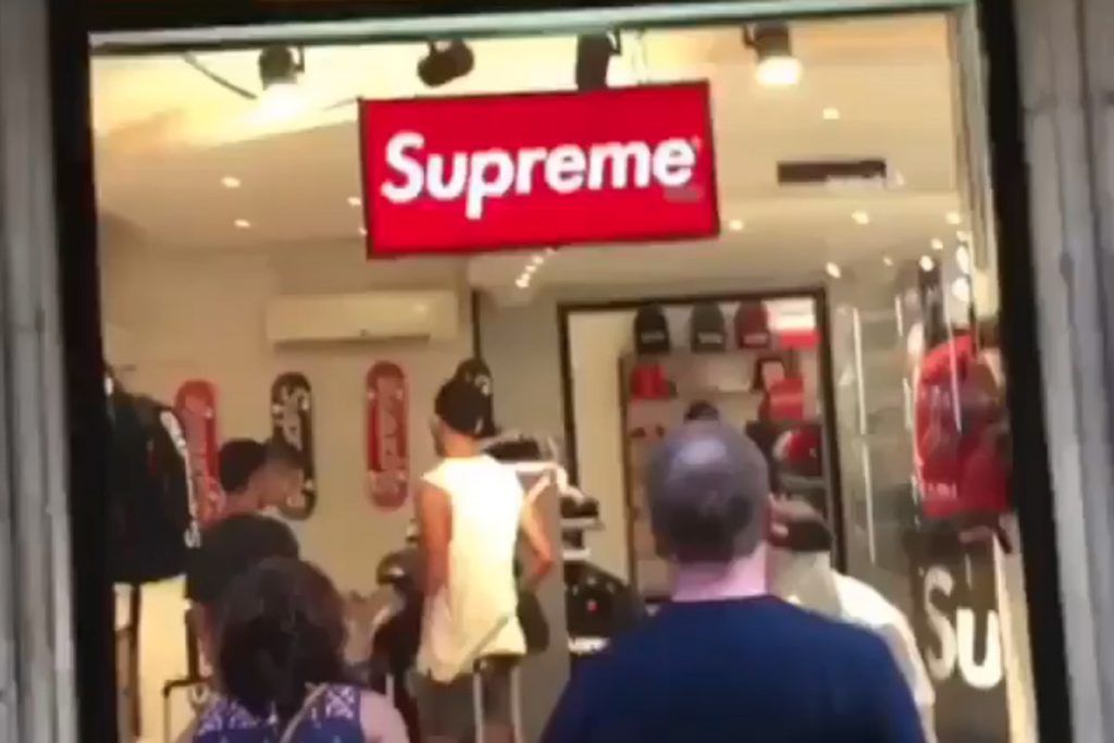 มาอีกแล้วกับ Fake Supreme Store Popups ที่ Spain - SOUL4STREET