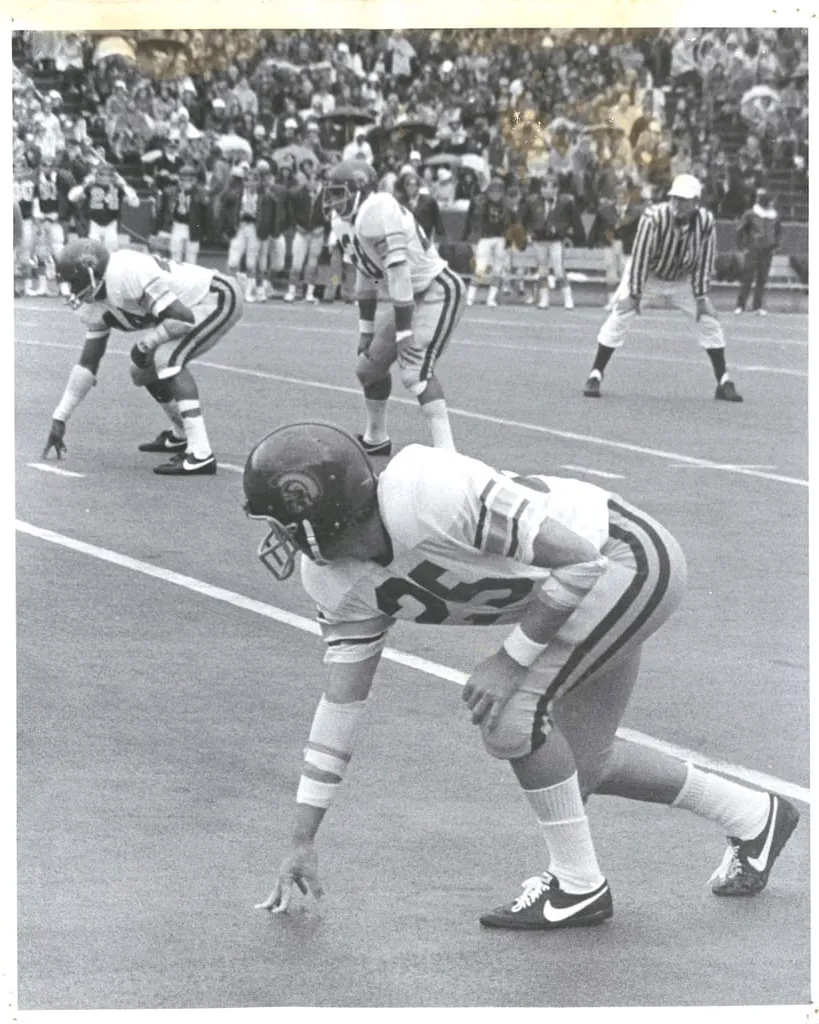 USC Warming up vs UCLA 1973-crop.jpg